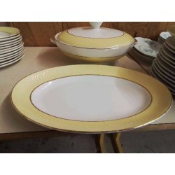 PLAT OVALE JAUNE ET DORÉ 