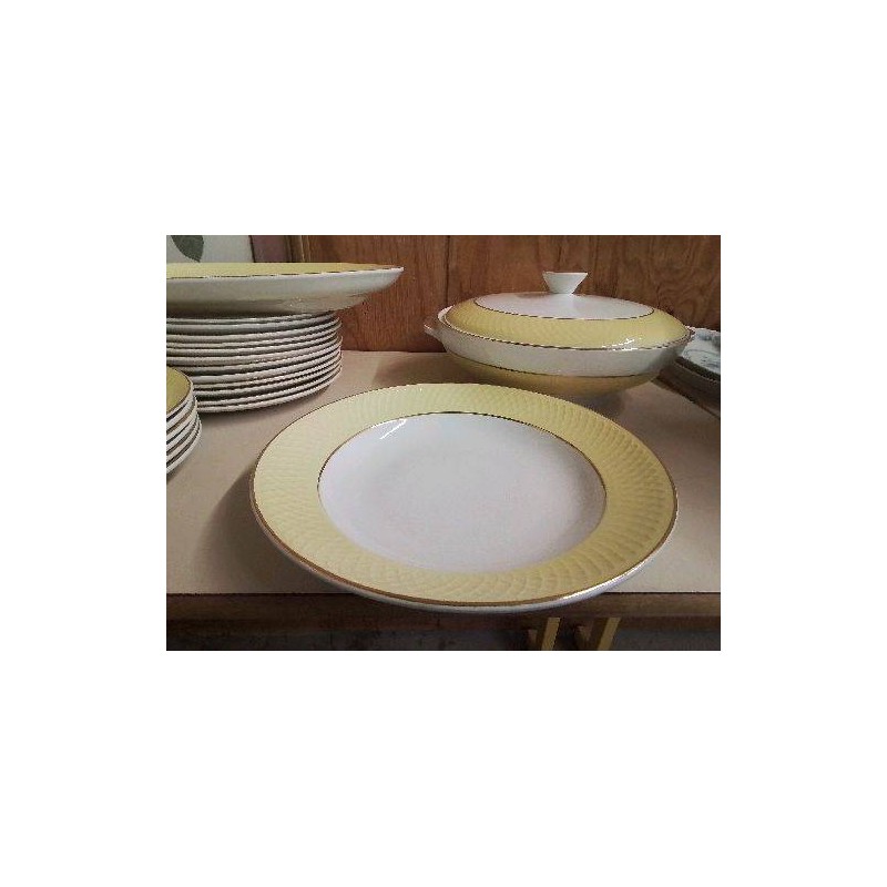 PLAT JAUNE ET DORÉ 