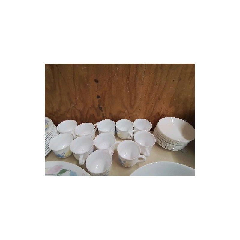 TASSE ET SOUCOUPE ARCOPAL MOTIF FLORAL 