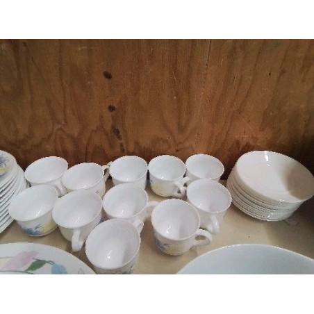 TASSE ET SOUCOUPE ARCOPAL MOTIF FLORAL 