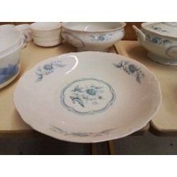 PLAT ROND EN PORCELAINE MOTIF FLORAL BLEU 