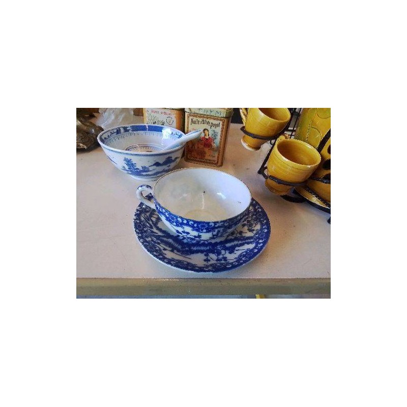 TASSE ET SOUCOUPE BLEU PORCELAINE FINE 