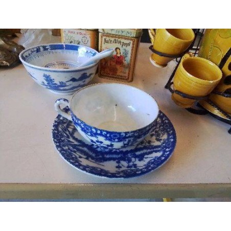 TASSE ET SOUCOUPE BLEU PORCELAINE FINE 