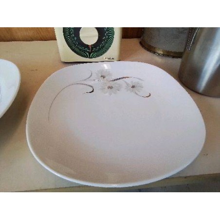 PLAT EN BLANC MOTIF FLORAL PORCELAINE 