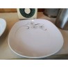 PLAT EN BLANC MOTIF FLORAL PORCELAINE 