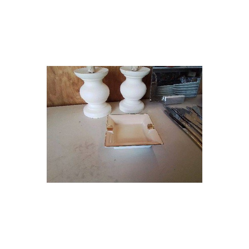 CENDRIER BEIGE EN PORCELAINE 