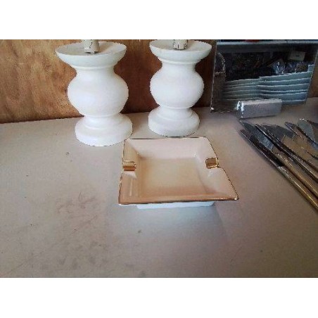 CENDRIER BEIGE EN PORCELAINE 