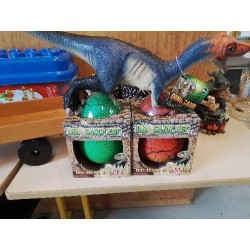 DINOSAURE AVEC 2 OEUFS 