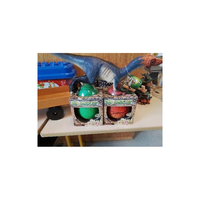 DINOSAURE AVEC 2 OEUFS 