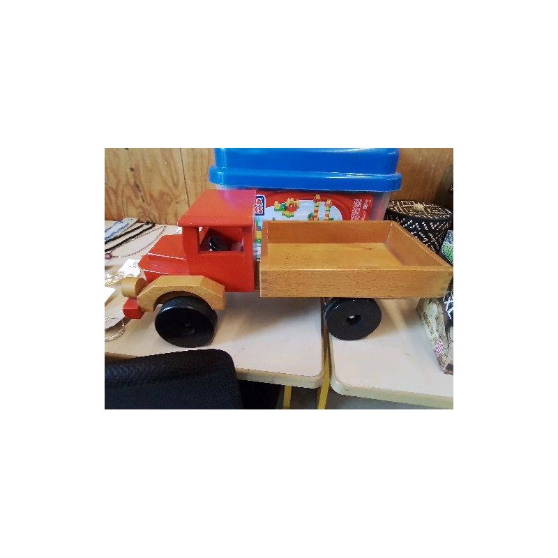 CAMION EN BOIS