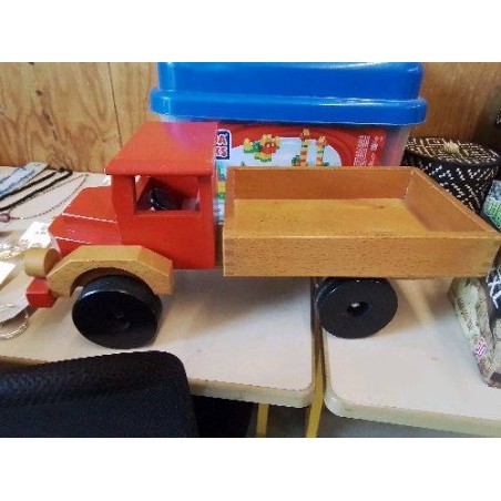 CAMION EN BOIS