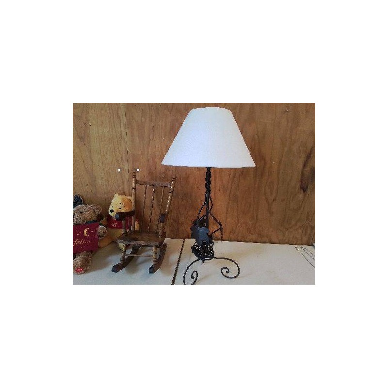 LAMPE AVEC ABAT-JOUR BLANC 