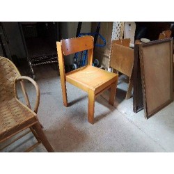 CHAISE MINIMALISTE EN HETRE