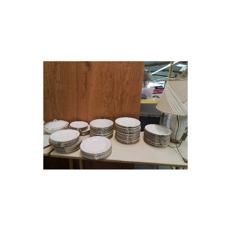 ASSIETTE PORCELAINE BORDURE DORÉ