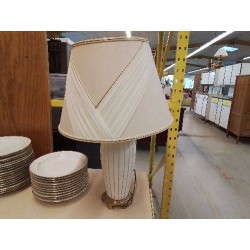 LAMPE BLANCHE DORÉ 