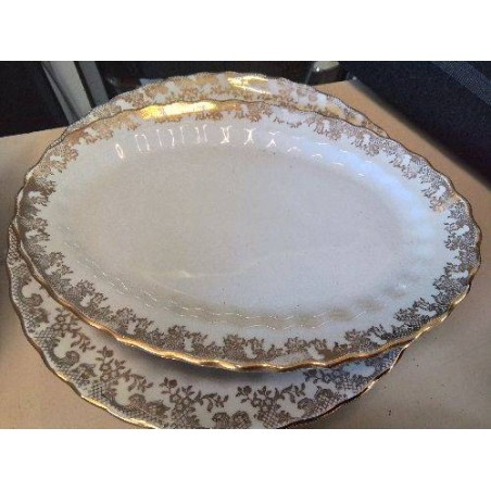 PLAT EN PORCELAINE 