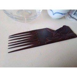 PEIGNE EN BOIS