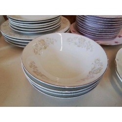 LOT DE 4 ASSIETTES À SOUPE MOTIF FLORAL 