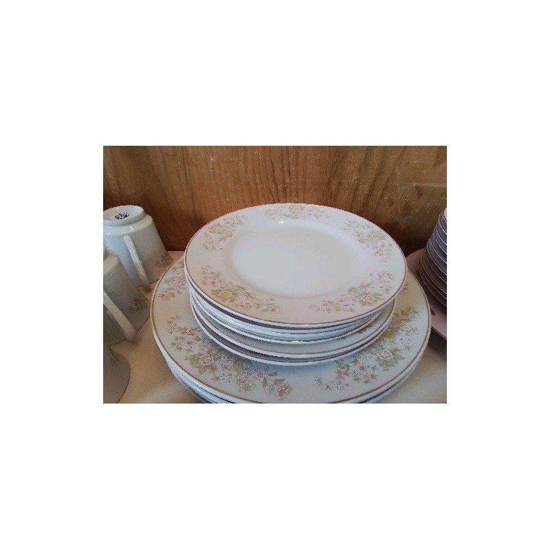 LOT DE 6 ASSIETTES À DESSERT MOTIF FLORAL