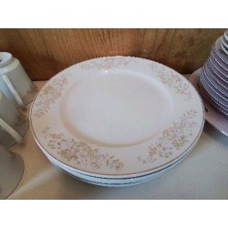 LOT DE 4 ASSIETTES PLATES MOTIF FLORAL 