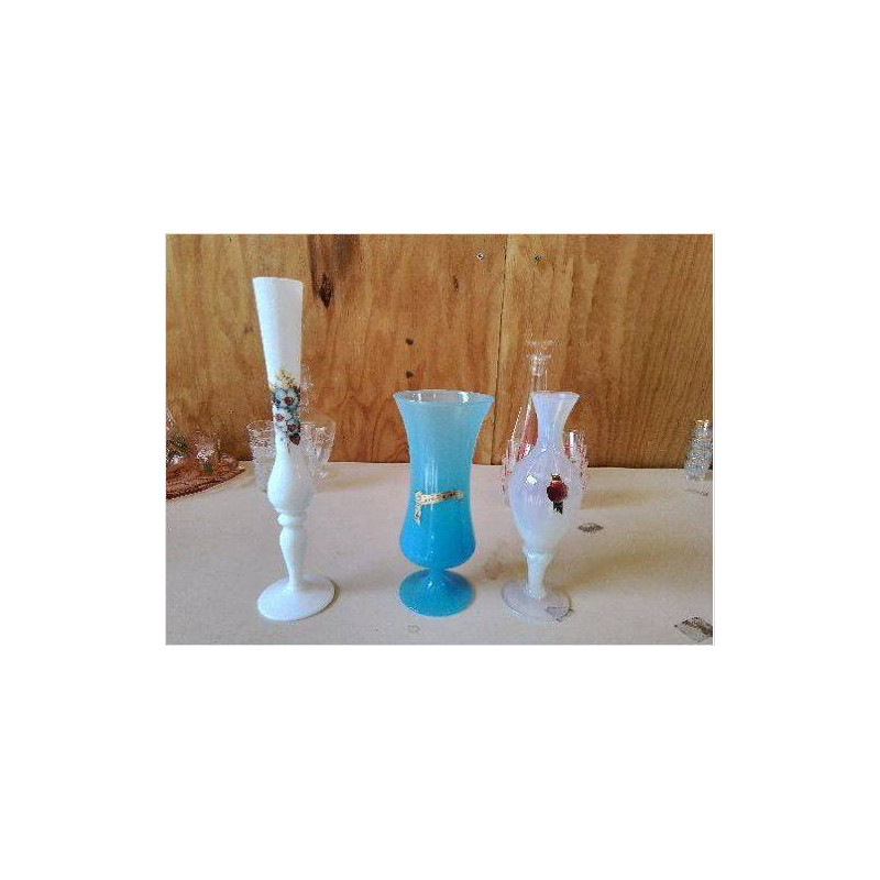 PETIT VASE EN OPALINE 