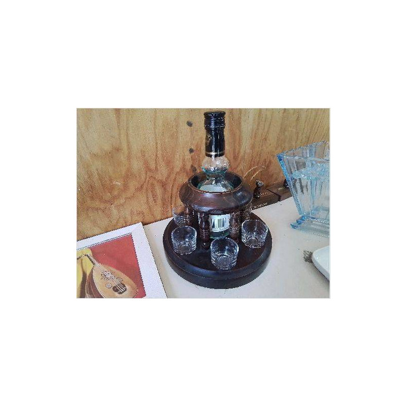 SERVICE A LIQUEUR 