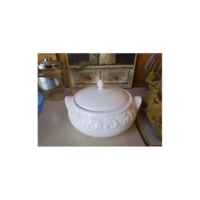 SOUPIÈRE BLANCHE EN PORCELAINE