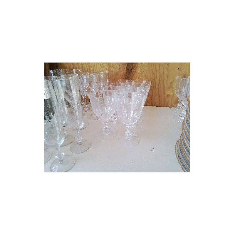 LOT 8 VERRES A VIN TAILLÉS 