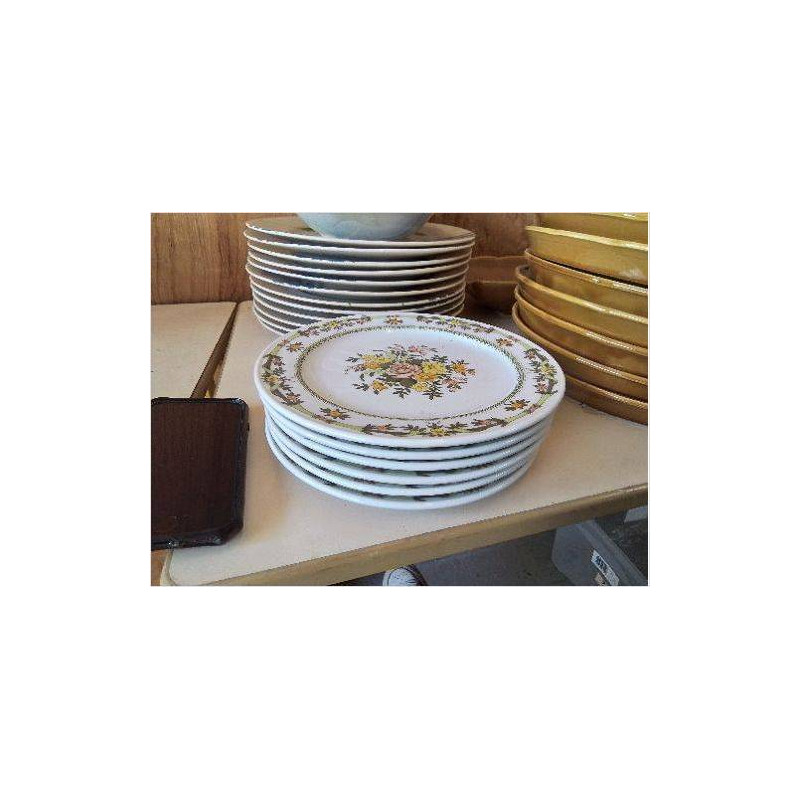 LOT 6 PETITES ASSIETTES A MOTIF FLORAL 