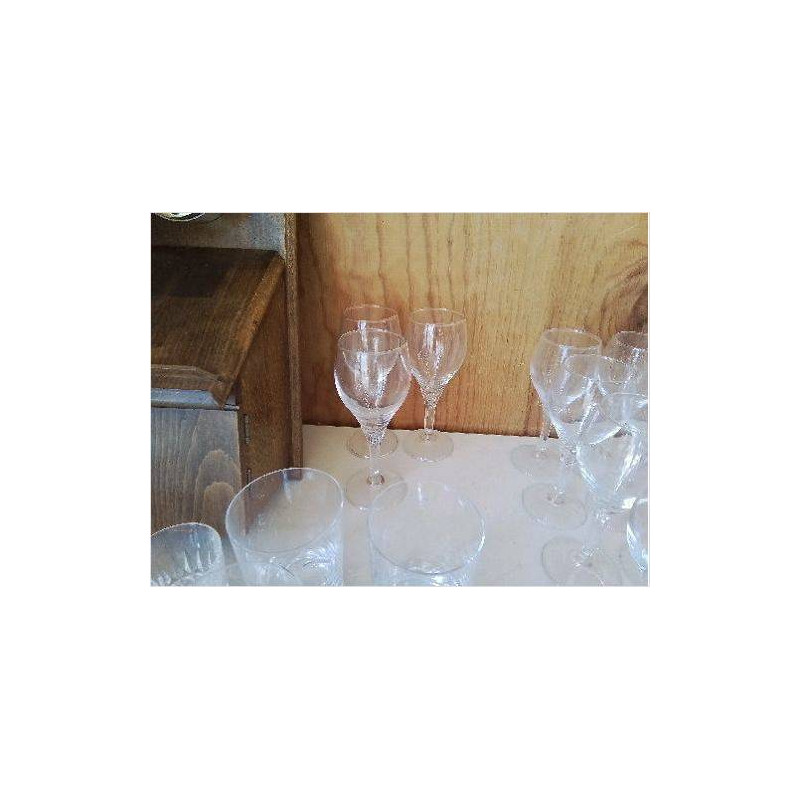 LOT 3 VERRES A VIN EN CRISTALIN