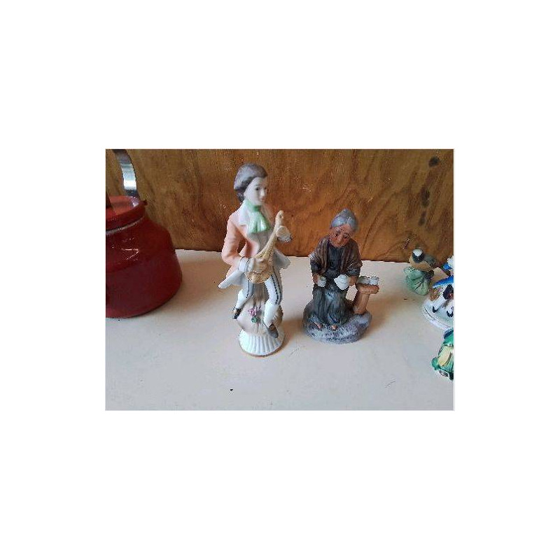 STATUETTE 