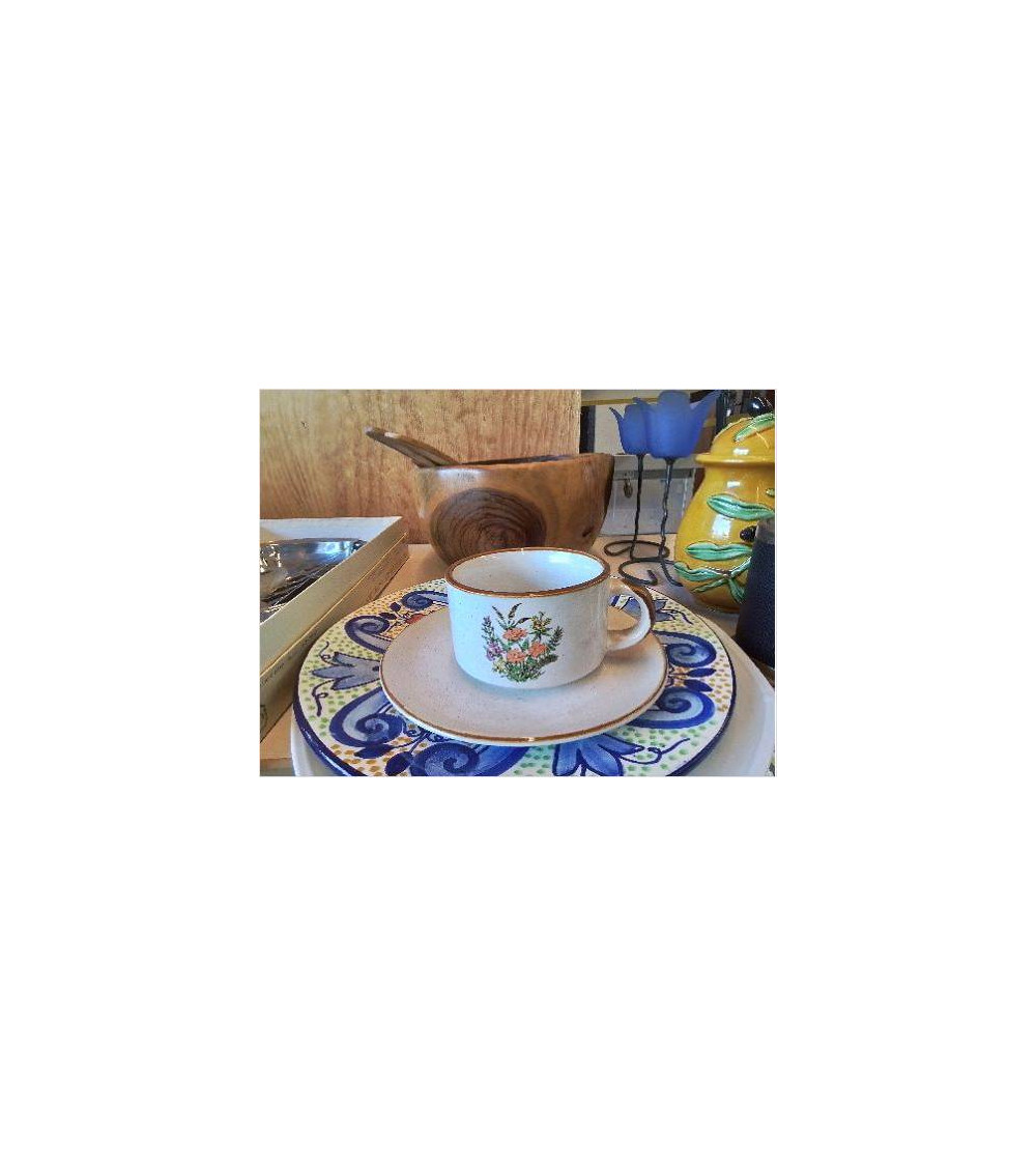 TASSE EN GRES AVEC MOTIF FLORAL 