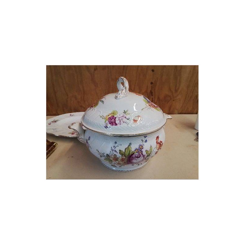 SOUPIÈRE AVEC MOTIF FLORAL 