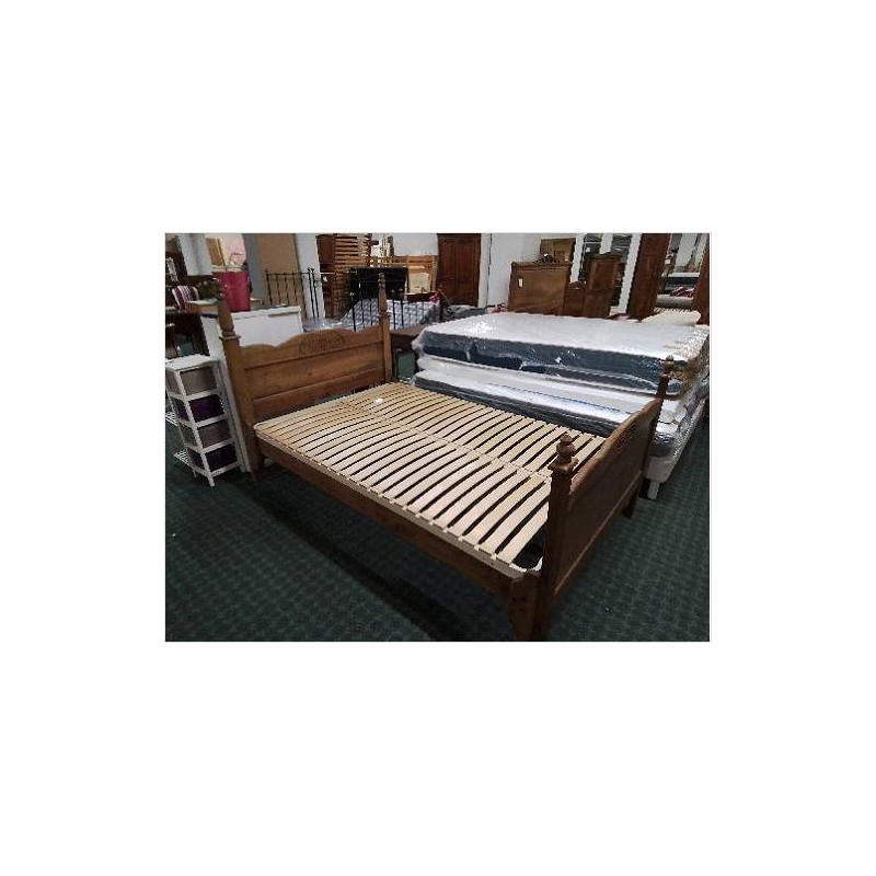 LIT EN BOIS MOTIF FLEUR DE LYS 