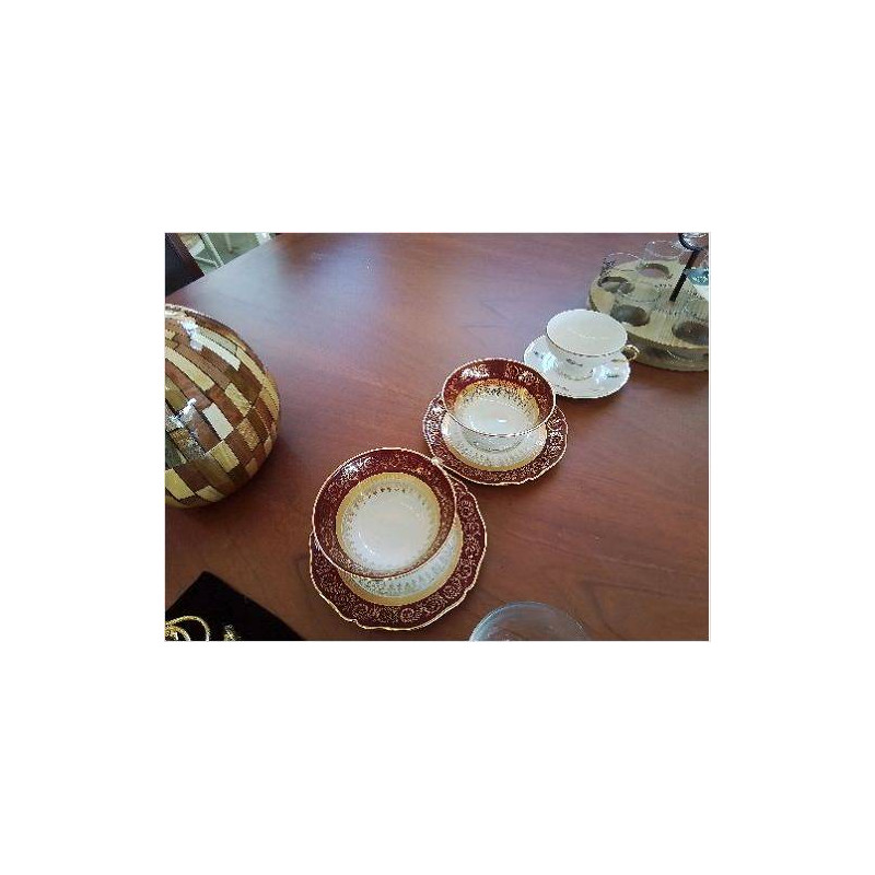 TASSE EN PORCELAINE COLORÉ AVEC SOUCOUPE 