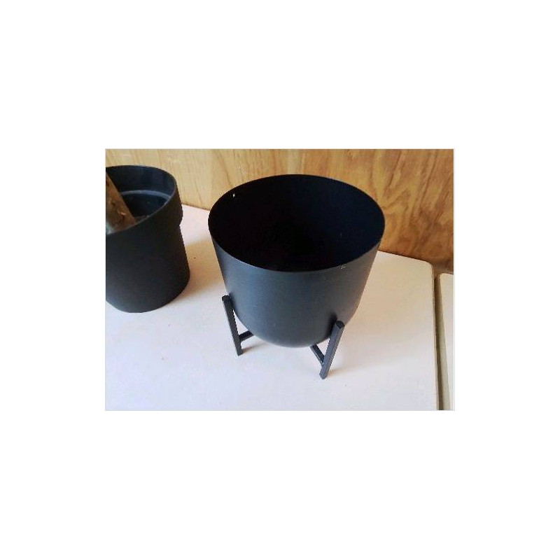 CACHE POT 