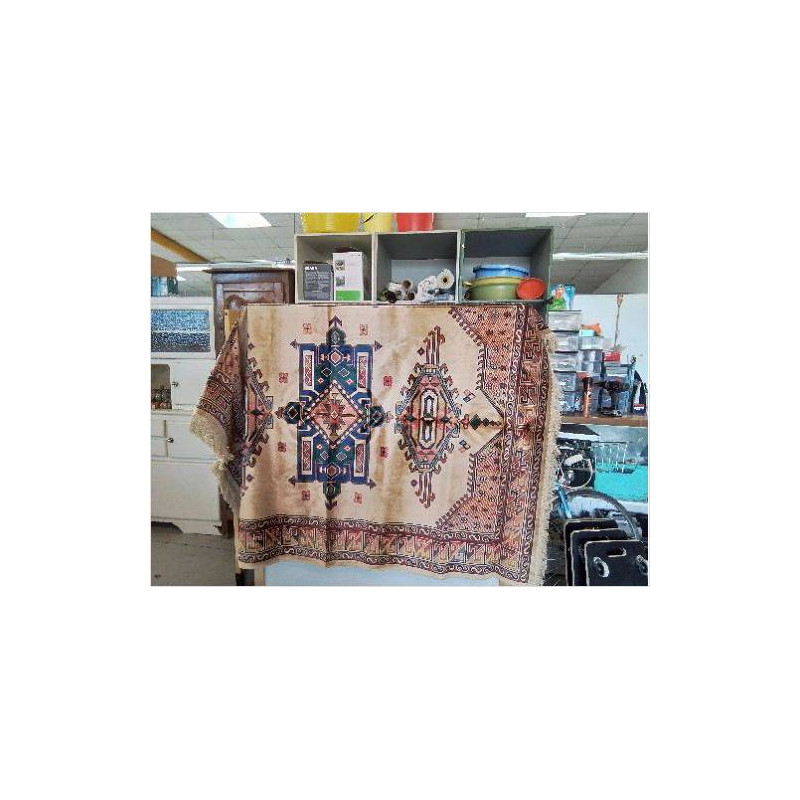 TAPIS DECO AVEC MOTIF 