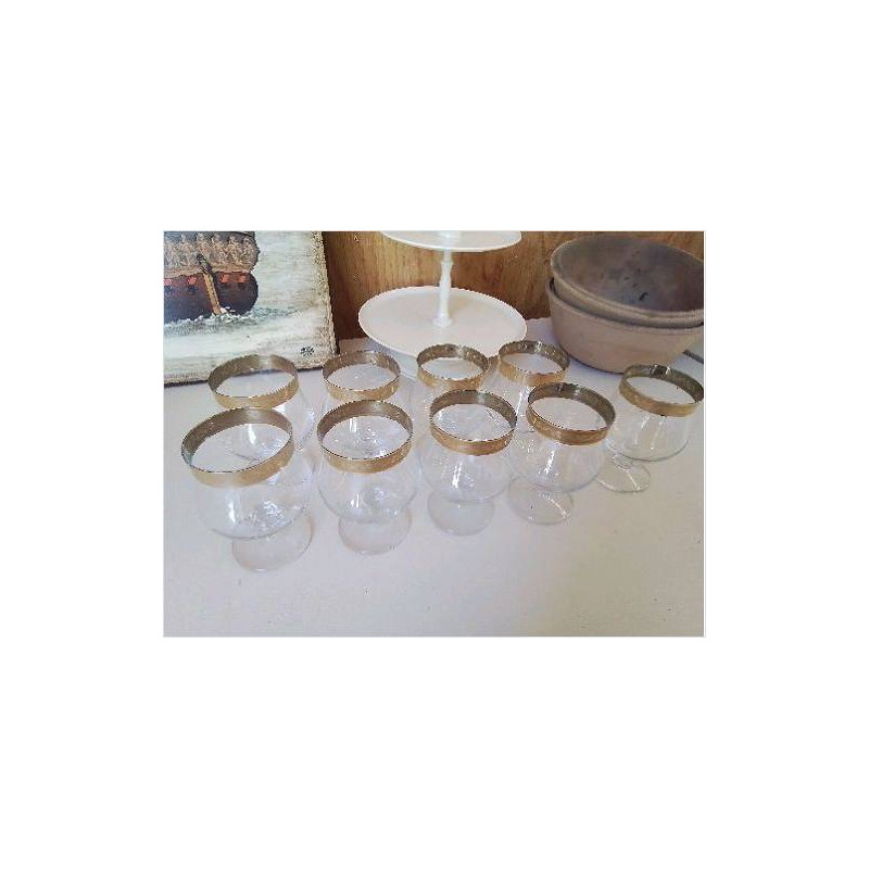 LOT DE 9 VERRES A COGNAC