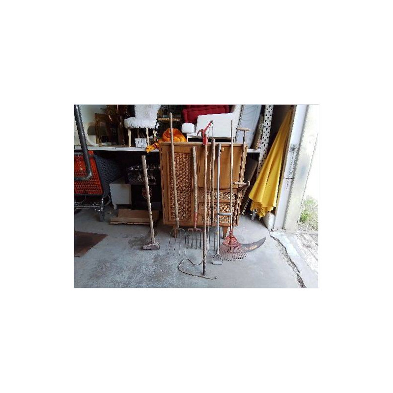 OUTILS DE JARDINAGE 