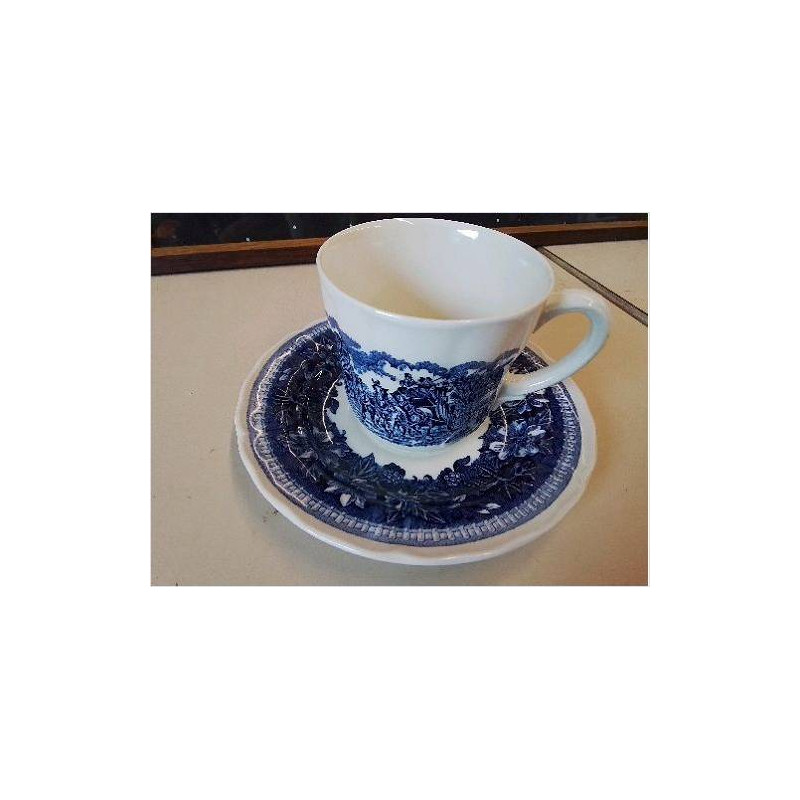 TASSE A THE AVEC SA SOUCOUPE 