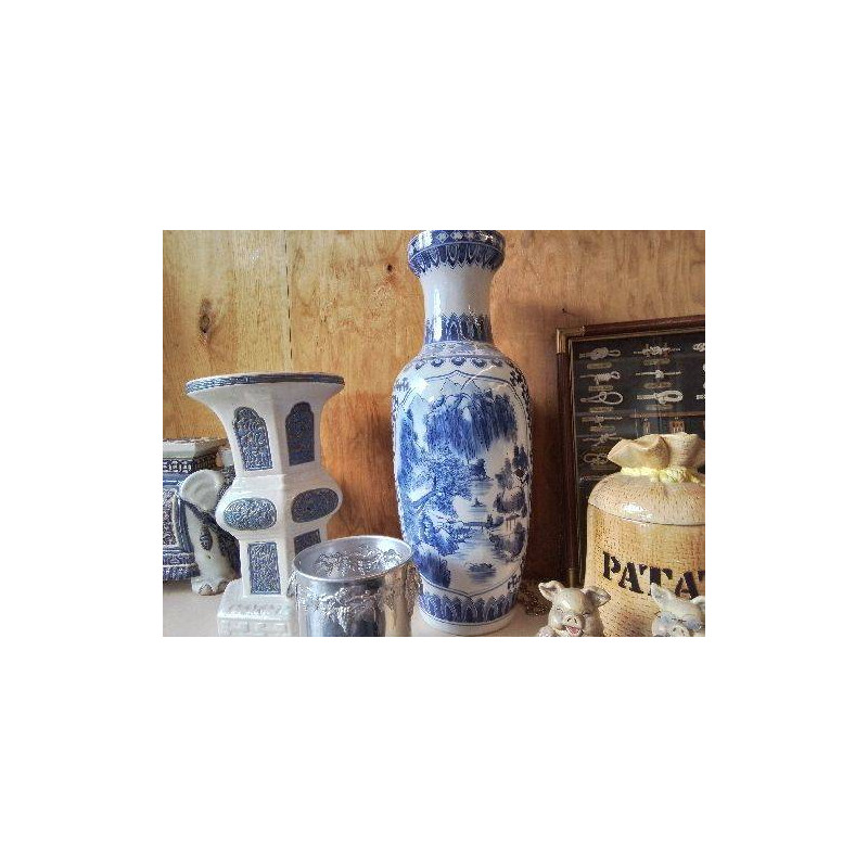 GRAND VASE EN PORCELAINE 