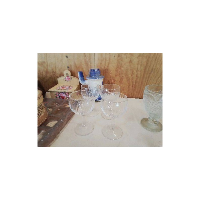 LOT DE 4 VERRES EN CRISTAL 