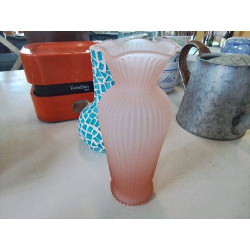 PETIT VASE EN VERRE ROSE