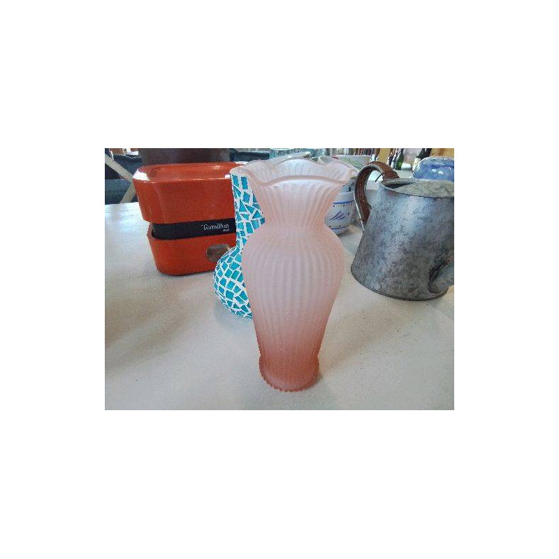 PETIT VASE EN VERRE ROSE