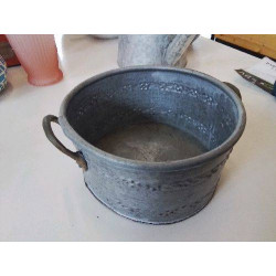 CACHE POT EN ZINC 