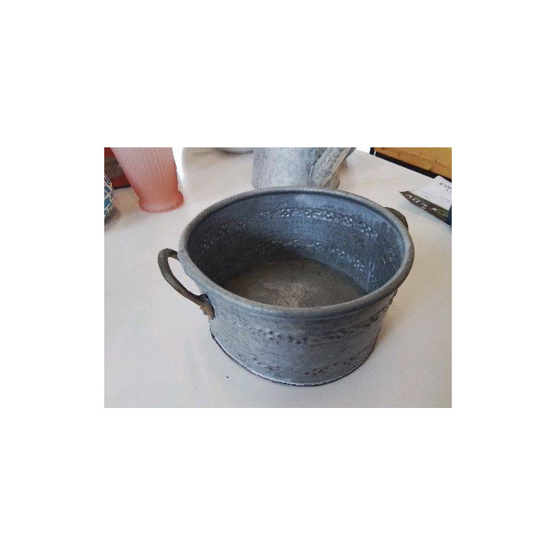 CACHE POT EN ZINC 