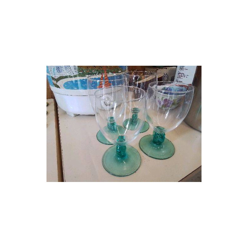 LOT DE 4 VERRES A PIEDS 