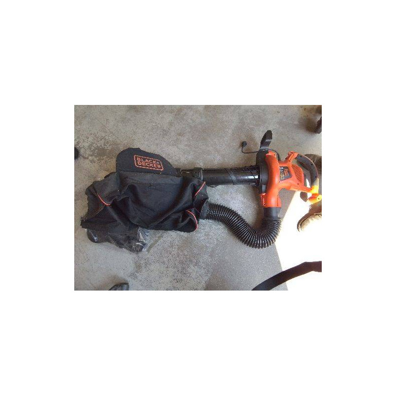 SOUFFLEUR ET ASPIRATEUR A FEUILLES BLACK ET DECKER