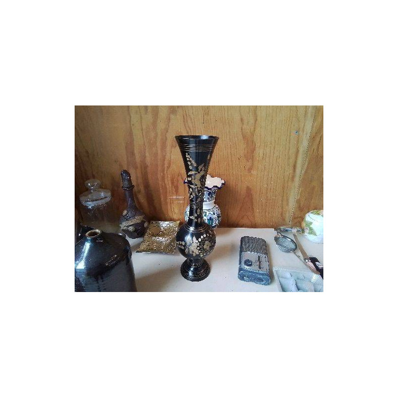 VASE NOIR ET DORÉ 