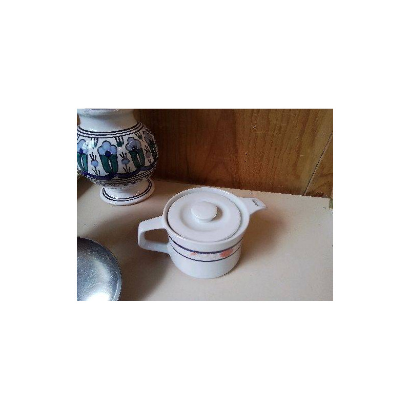 PETITE THÉIÈRE AVEC MOTIF FLORAL 